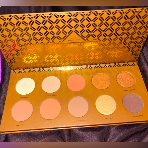 never used eyeshadow pallets - Picture 5 of 16